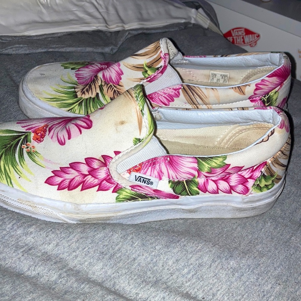 Tropical white vans, size 8. Good condition, gently worn